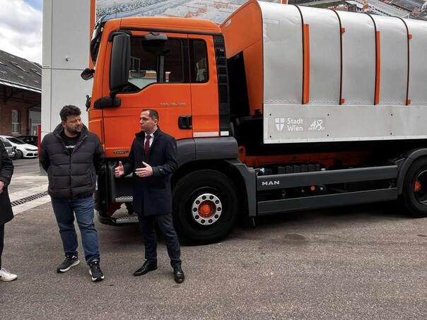 Beč donirao Bihaću kamion za prikupljanje otpada