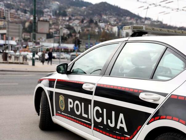 Dvije žene napale radnicu iz kioska nakon krađe, ima ubodne rane