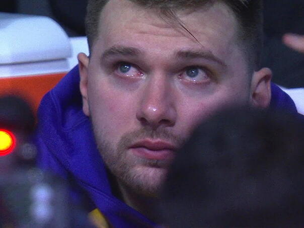Emotivan povratak Luke Dončića u Dallas: Zaplakao je, dobio ovacije…