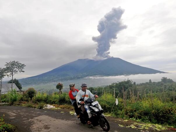 Eruptirao vulkan na planini Marapi u Indoneziji