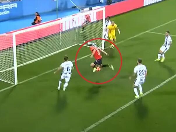 Hrvatski reprezentativac se obrukao, promašio je prazan gol sa dva metra