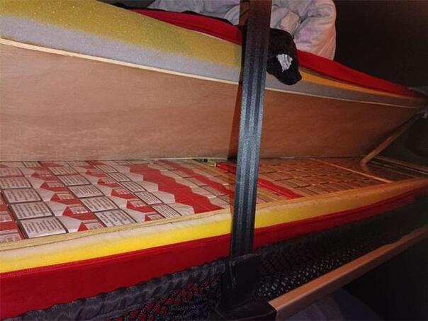 Kod vozača iz BiH pronađeno 38.400 komada cigareta, kažnjen s 45.000 eura