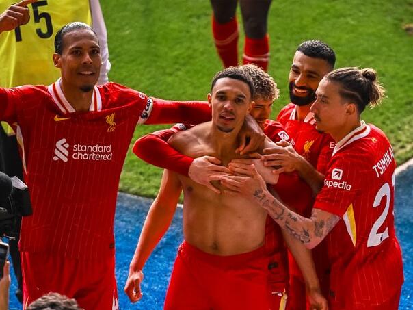 Liverpool je pred titulom: Na kraju meča Redsi slavili u Leicesteru