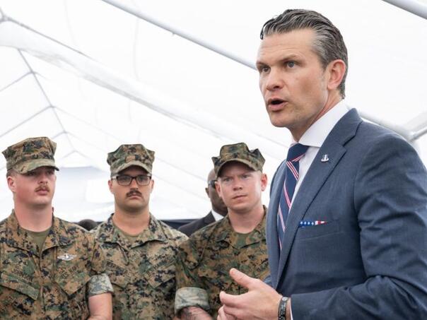 Ministar odbrane SAD: Spremni smo napasti Iran