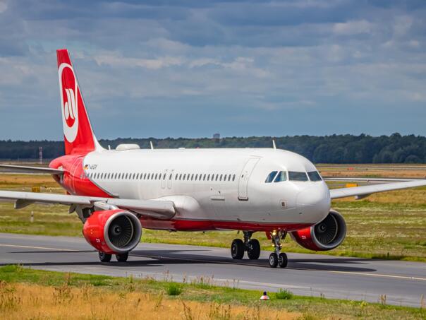 Pijani Finac maltretirao putnike i stjuardesu, avion morao prinudno sletjeti