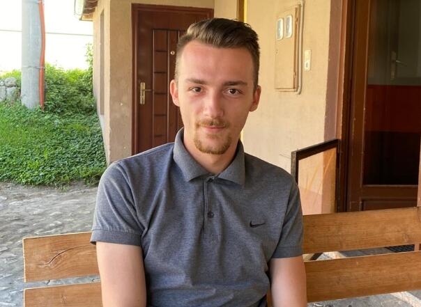 Pomozi.ba pokrenuo apel: Mladić iz Travnika ima do šest epileptičnih napada noću