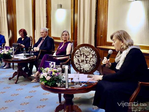 Prof. dr. Azra Husić promovisala dvije knjige: Djela za nove generacije doktora