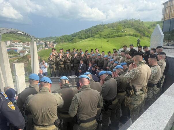 Specijalci nakon vježbe ‘Unity 2025’ posjetili Bužim i obišli turbe generala Nanića