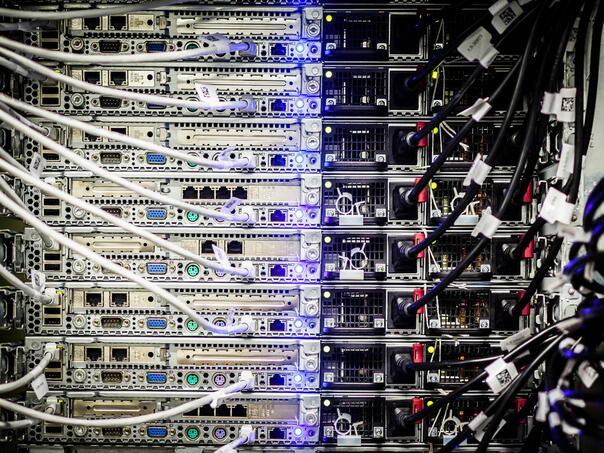 Udvostručenje potrošnje električne energije u data centrima do 2030. zbog umjetne inteligencije