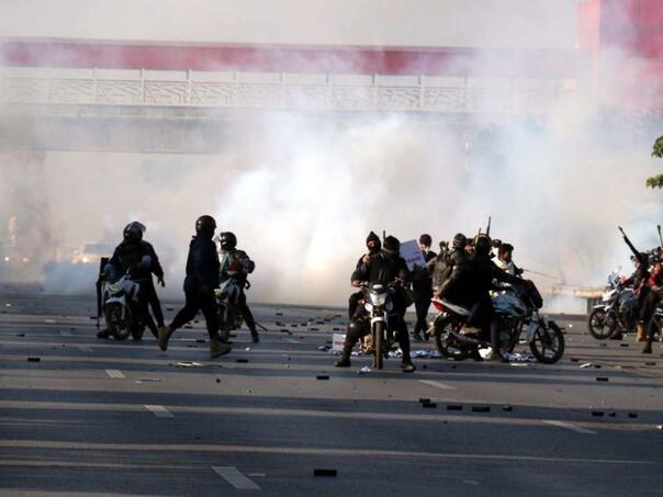 Više od 170 uhapšeno zbog napada na KFC u Pakistanu tokom protesta zbog rata u Gazi