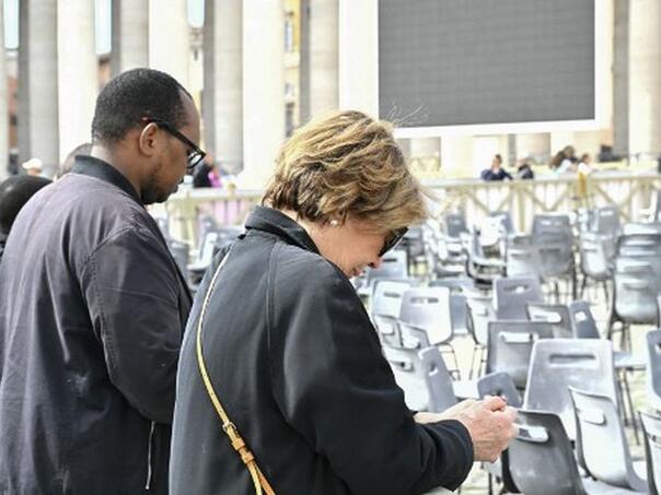 Vjernici se opraštaju od Pape: Dopirao je do cijelog svijeta, bio glas siromašnih