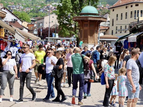 Foto: Prošetali smo ulicama Sarajeva, pune su turista