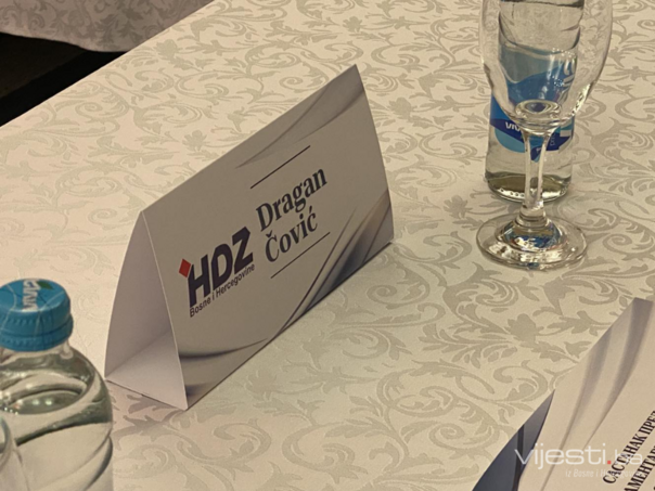 Prazne stolice kao Dodikov fijasko: Ko mu danas nije došao?