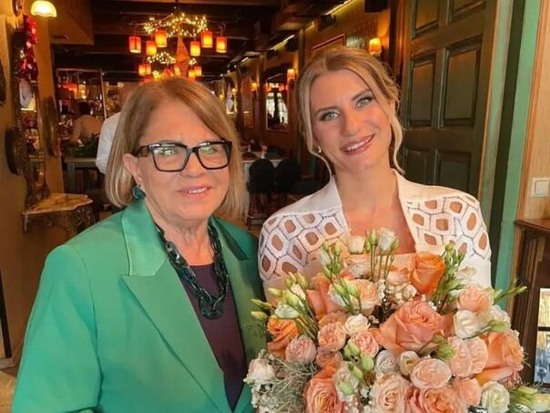 Srce puno ljubavi: Šemsa Suljaković postaje prabaka blizanaca!