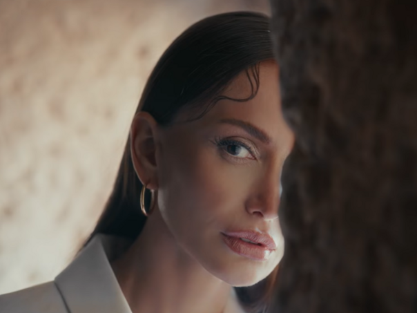 Emina Jahović objavila novi album i spot za ‘Svitanje’