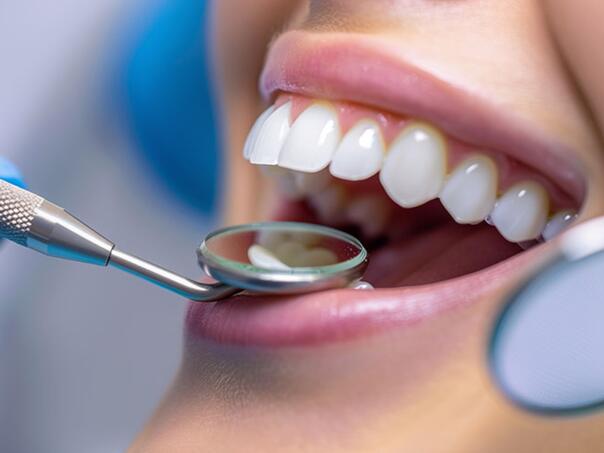 ‘Internet zubar’ u Češkoj prevario desetine ljudi, podignuta optužnica