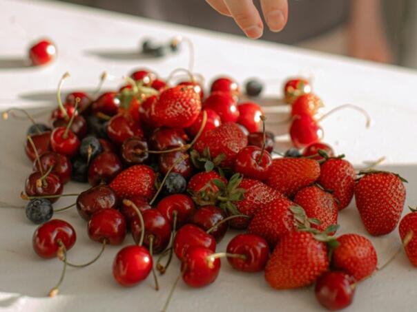 Nutricionisti upozoravaju: Zašto ne biste smjeli miješati jagode i trešnje?