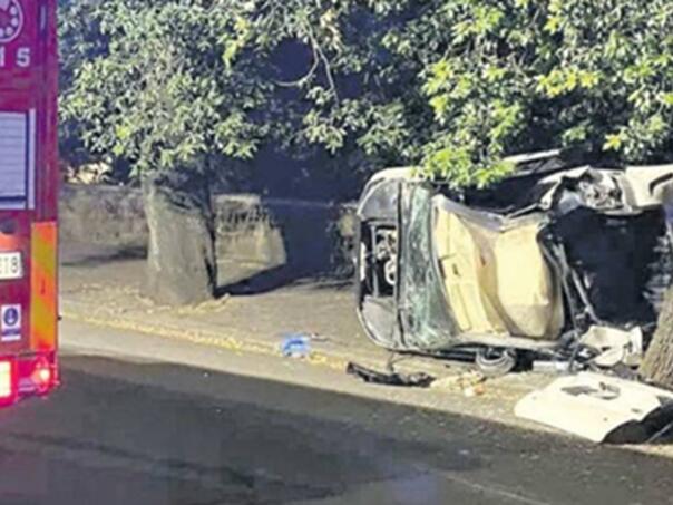 Sudar auta i busa punog putnika kod Rima, poginuo vozač