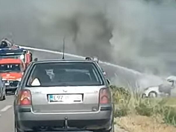 Troje nastradalih u sudaru motocikla i automobila