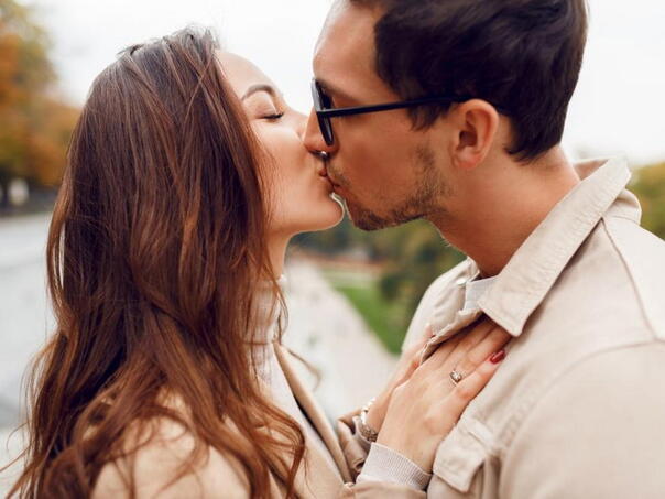 Česta bakterija koja se prenosi i ljubljenjem mogla bi izazvati 12 miliona slučajeva raka želuca u jednoj generaciji