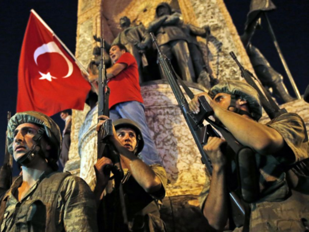 Devet godina od pokušaja puča u Turskoj: Sjećanje na noć kada je narod odbranio demokratiju