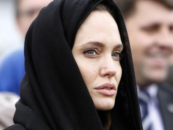Glas koji ne blijedi: Angelina Jolie i vječna poruka Srebrenici