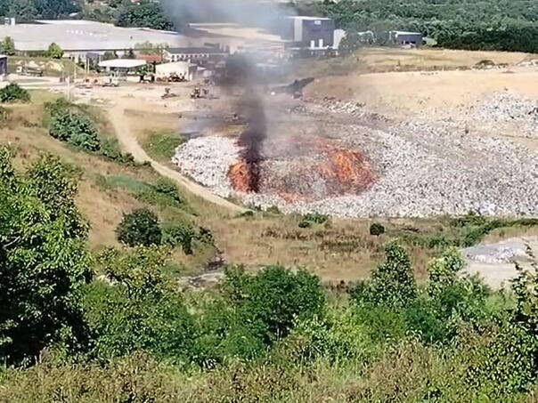 Gori regionalna deponija u Banjaluci