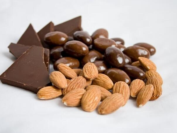 Kombinacija crne čokolade i badema zajedno liječe osam ključnih stanja