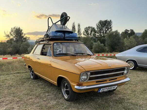 Međunarodni Opel susret u Hercegovini: Više od 130 oldtimera iz osam zemalja