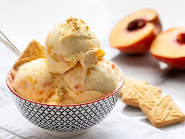 Najkremastiji domaći sladoled od breskvi