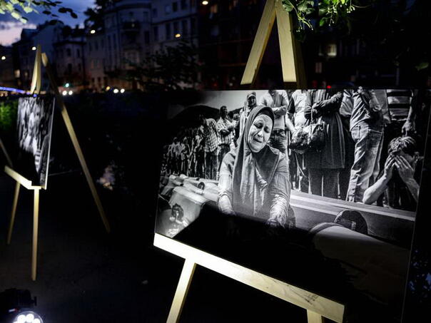 Otvorena izložba Velije Hasanbegovića “Potočarske sjene”