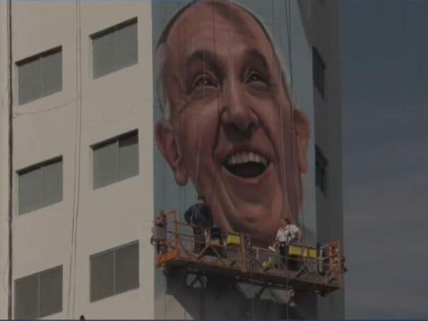 Papa Franjo dobio najviši mural na svijetu