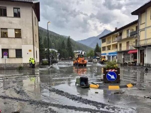 Strašne poplave u Italiji: Ima poginulih, ceste zatvorene