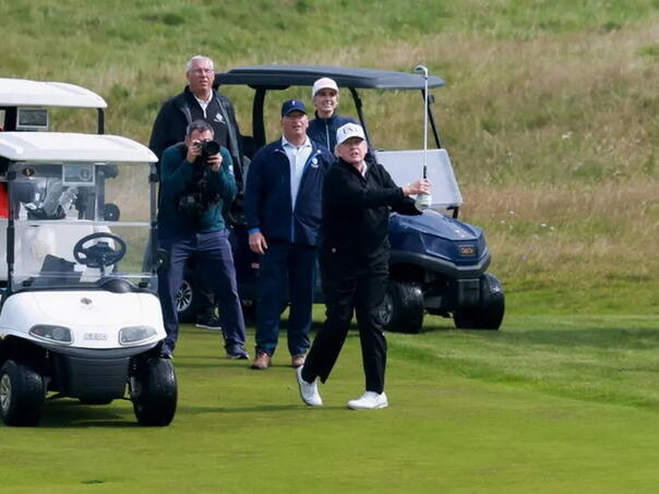 Trump igra golf u Škotskoj
