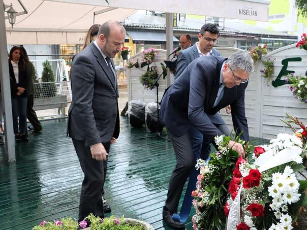 33. godišnjica masakra na Trgu solidarnosti: Sjećanje na ubijene u redu za hljeb