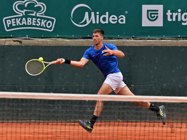 Fatić bez izgubljenog seta protiv Argentinca Ambrogia izborio četvrtfinale turnira u Sofiji