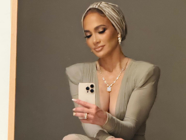 Jennifer Lopez očarala Egipat – modni spektakl usred pustinje