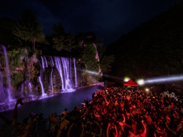 Na 6. Desant Festivalu u Jajcu večeras koncert Željka Joksimovića