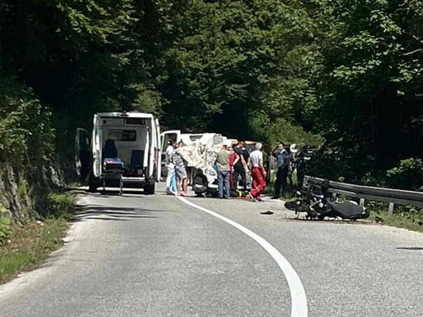 Na magistralnom putu Foča - Gacko poginuo motociklista, saobraćaj obustavljen