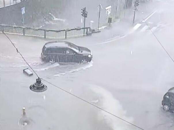 Nevrijeme u Tešnju, ulice pod vodom