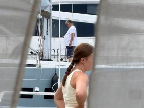 Objavljene fotografije Orbana na Braču: “Ispire kamenice francuskim šampanjcem”