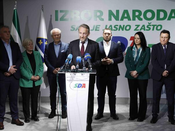 SDA: OHR, pravosuđe i Trojka ponovo spašavaju Dodika