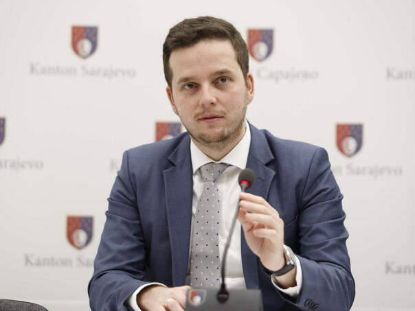 Uk ponudio pomoć Crnoj Gori u gašenju požara