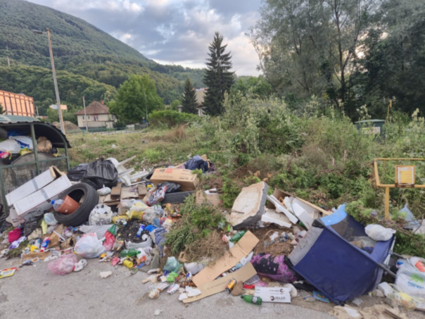 Uklonjene nelegalne deponije na više lokacija u MZ Blažuj