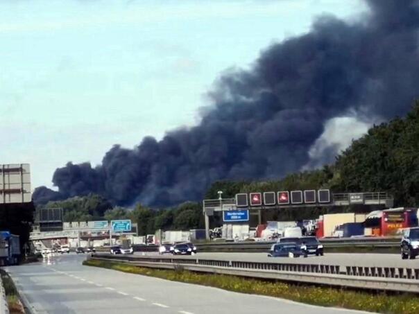 Vatrogasci se konačno izborili s ogromnim požarom u Hamburgu