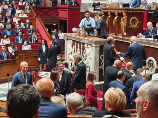 Većina Francuza želi nove izbore: Ko ima najveću podršku?