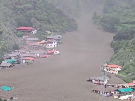 Više od 100 osoba nestalo nakon poplava na sjeveru Indije