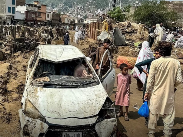 Više od 300 poginulih u poplavama u Pakistanu od petka: “Izgledalo je kao sudnji dan”