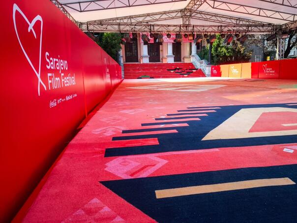 Sarajevo oblači filmsko ruho: Crveni tepih spreman