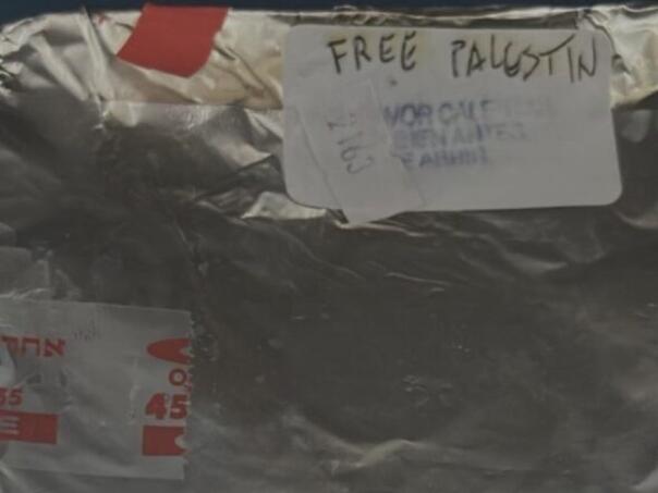 Židovima na letu španske kompanije stigao obrok sa natpisom “Free Palestine”